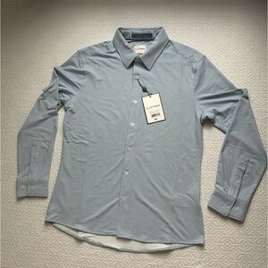 NWT Men's Light Blue Textured Knit Stretch Button Down Shirt Small